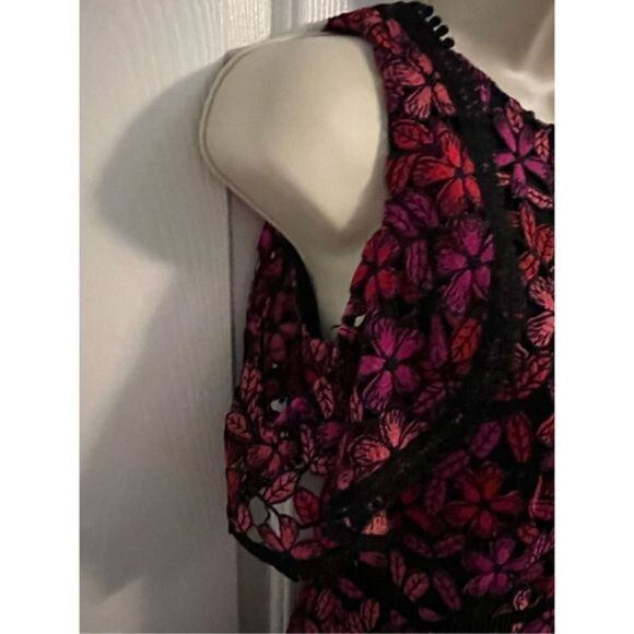 Shoshanna Pink and Black Off the Shoulder Lace Dress with floral pattern. Size 0 - Picture 4 of 6